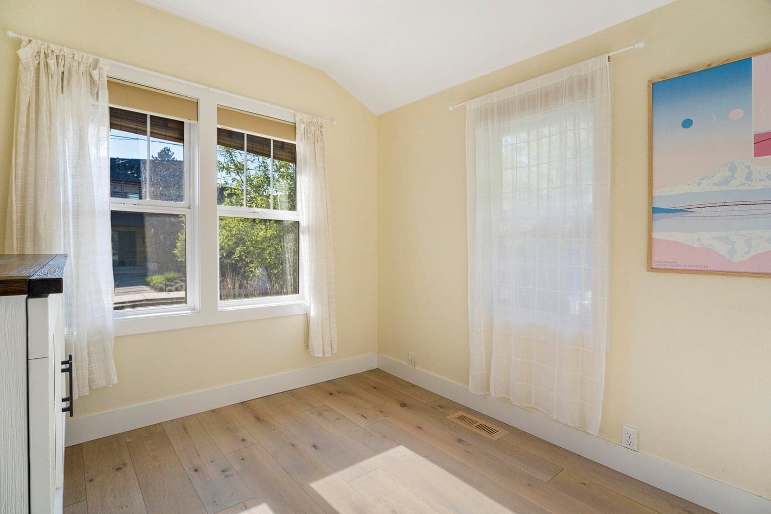 Photo of 440 NW Riverfront Street 10 of 46