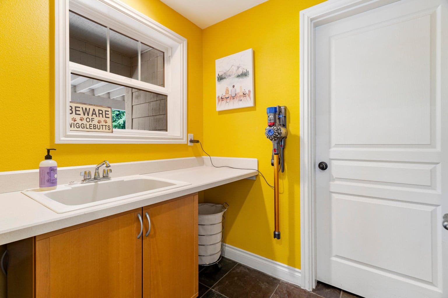 Photo of 440 NW Riverfront Street 19 of 46