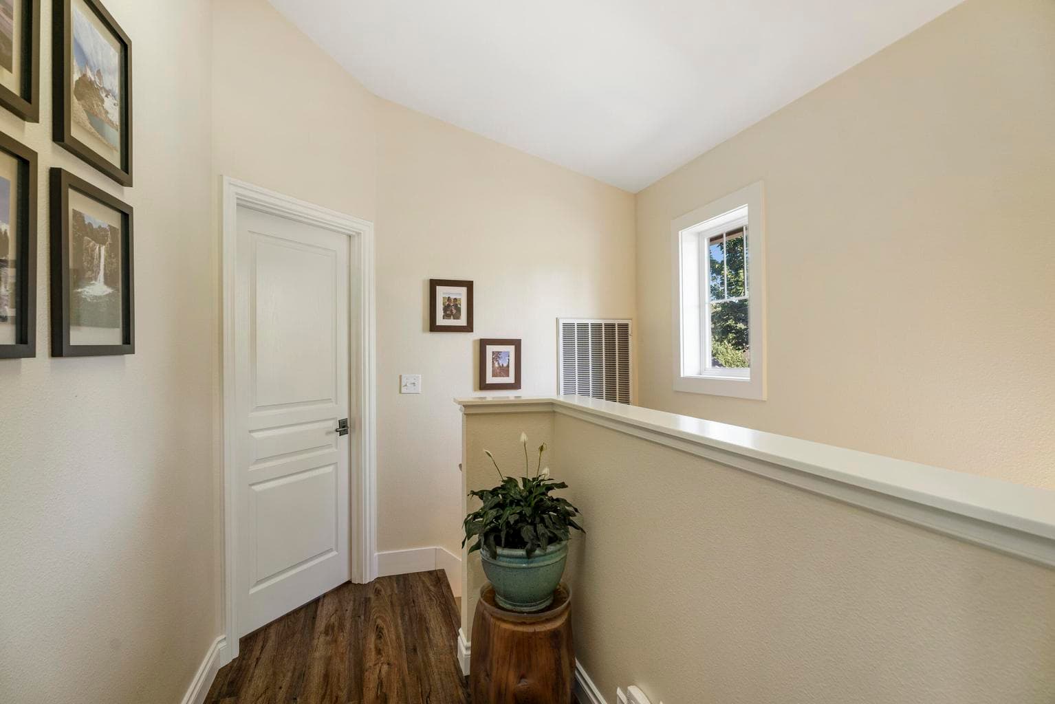 Photo of 440 NW Riverfront Street 21 of 46