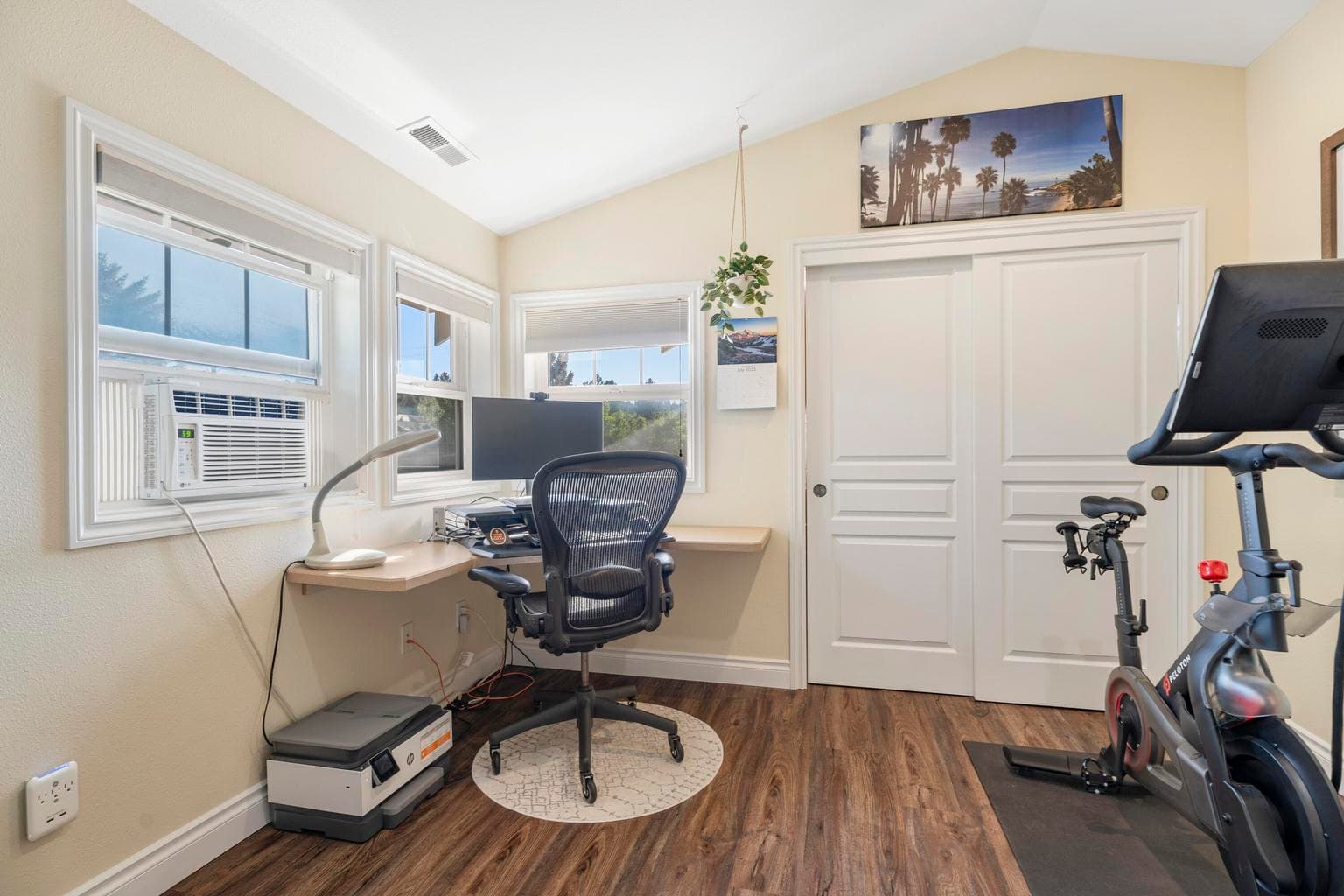 Photo of 440 NW Riverfront Street 27 of 46