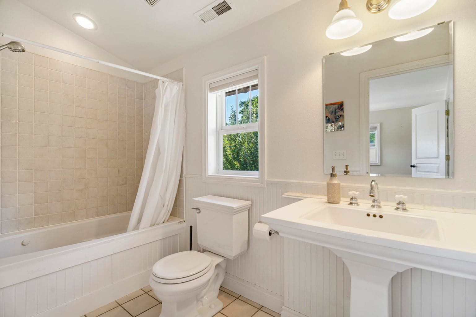 Photo of 440 NW Riverfront Street 28 of 46