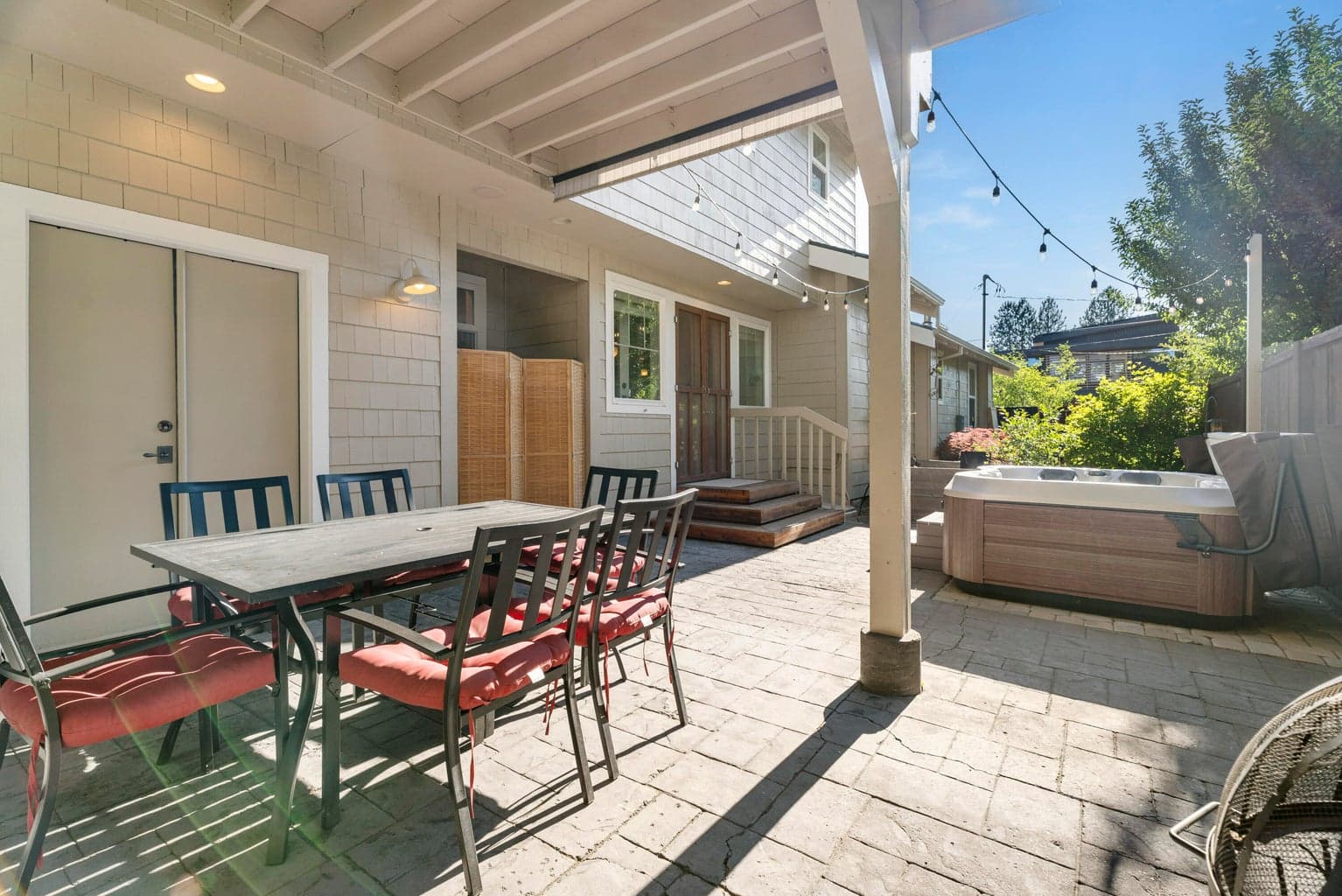 Photo of 440 NW Riverfront Street 30 of 46