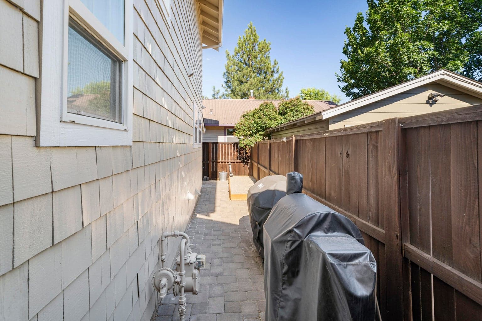 Photo of 440 NW Riverfront Street 33 of 46