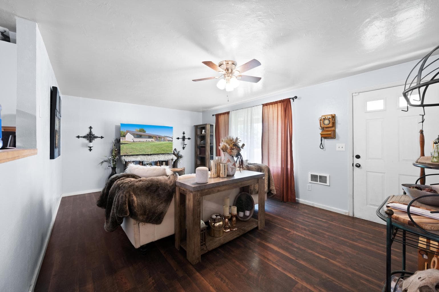 Photo of 775 SE Juniper Street 9 of 34