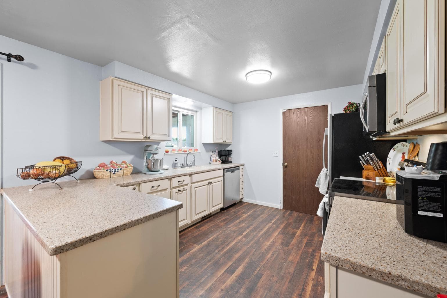 Photo of 775 SE Juniper Street 16 of 34