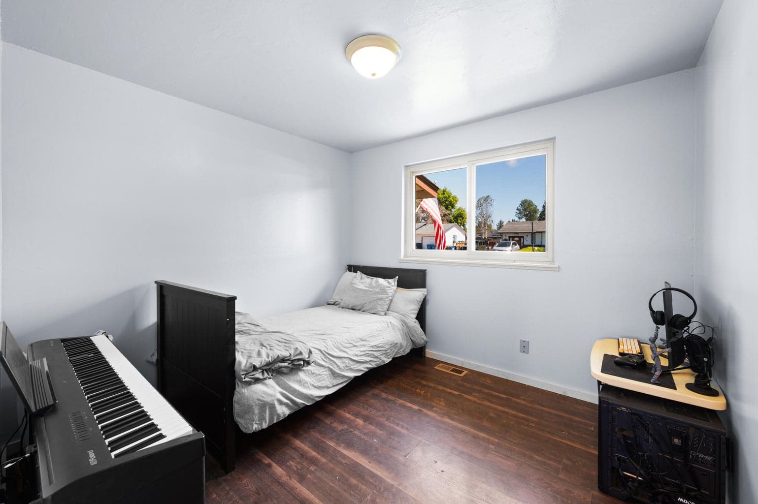 Photo of 775 SE Juniper Street 21 of 34
