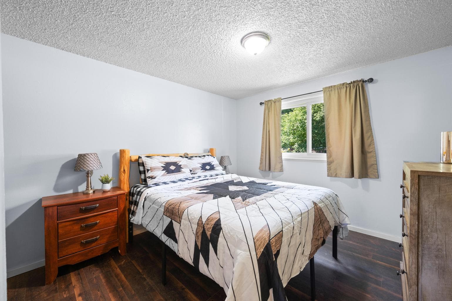 Photo of 775 SE Juniper Street 14 of 34