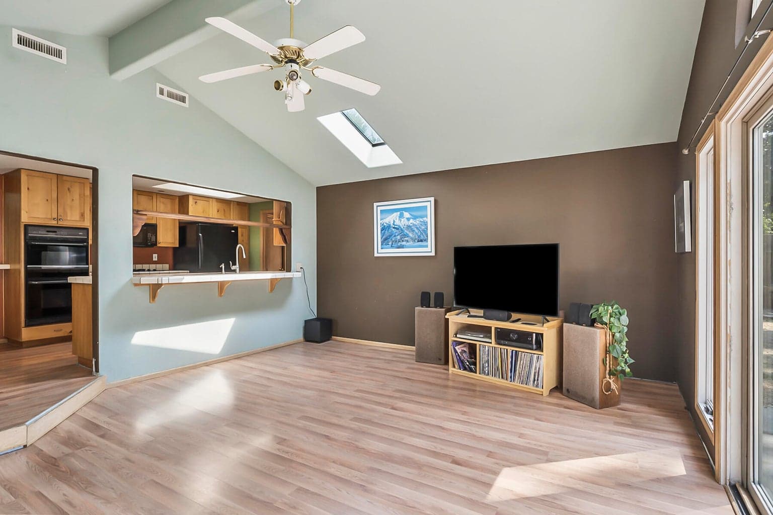 Photo of 1115 NE Burnside Avenue 16 of 42