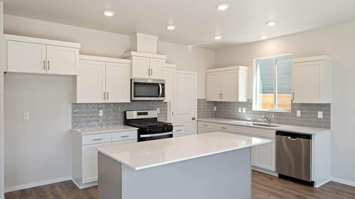 Photo of 61164 Splendor Lane 6 of 30