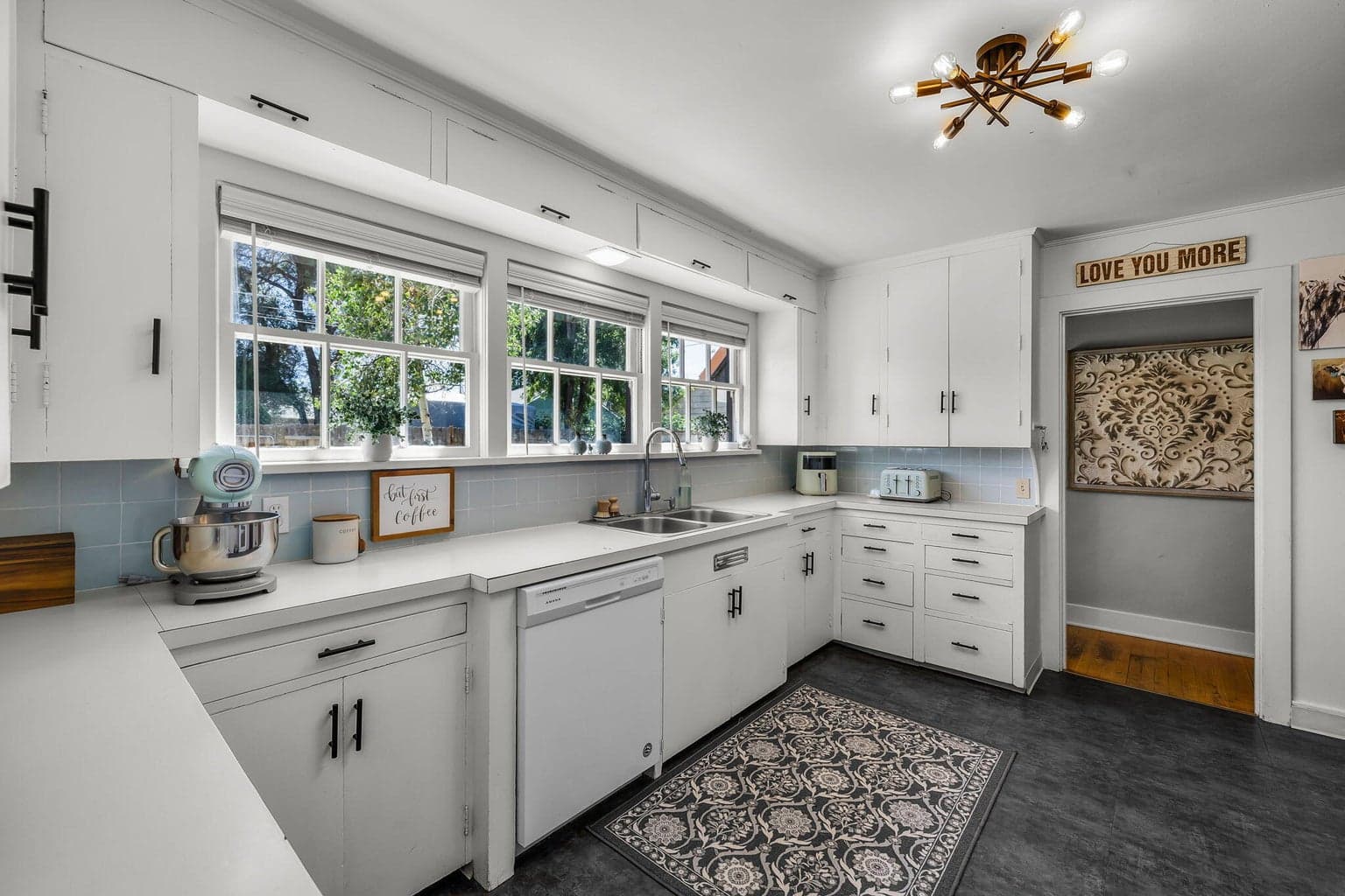 Photo of 844 NE 3rd Street 11 of 49
