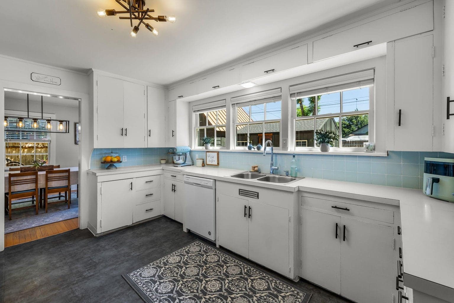 Photo of 844 NE 3rd Street 12 of 49
