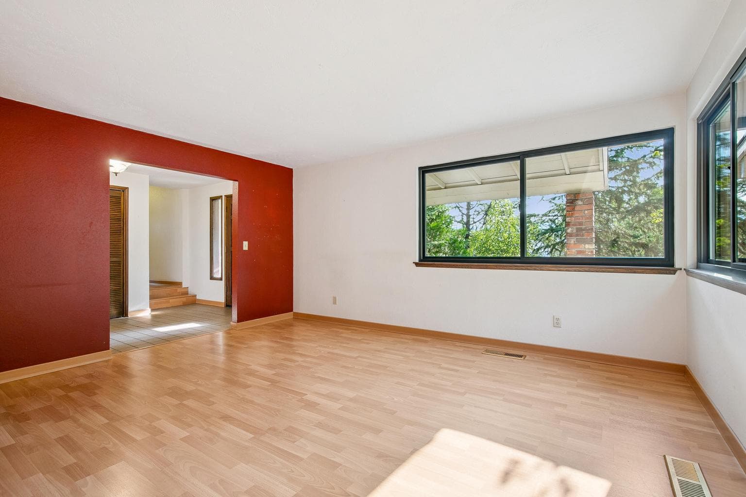 Photo of 1015 Oneida 5 of 31