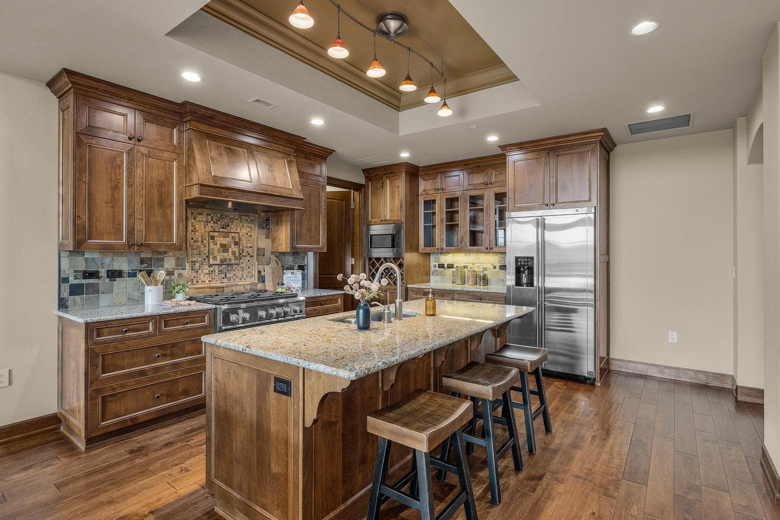 Photo of 363 SW Bluff Drive 7 of 41