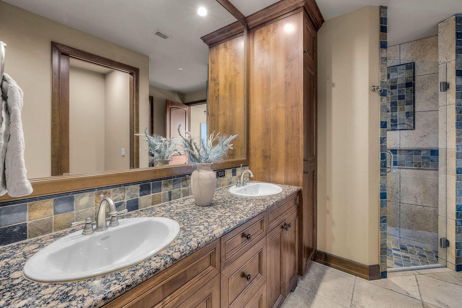 Photo of 363 SW Bluff Drive 27 of 41