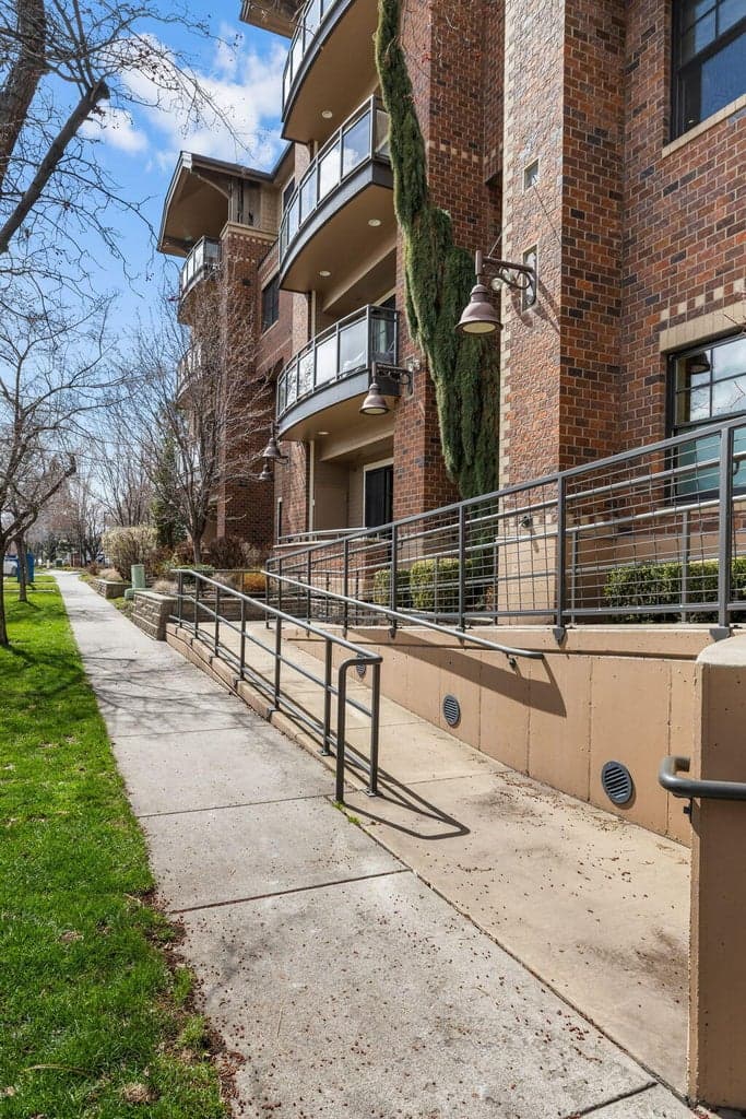 Photo of 363 SW Bluff Drive 31 of 41