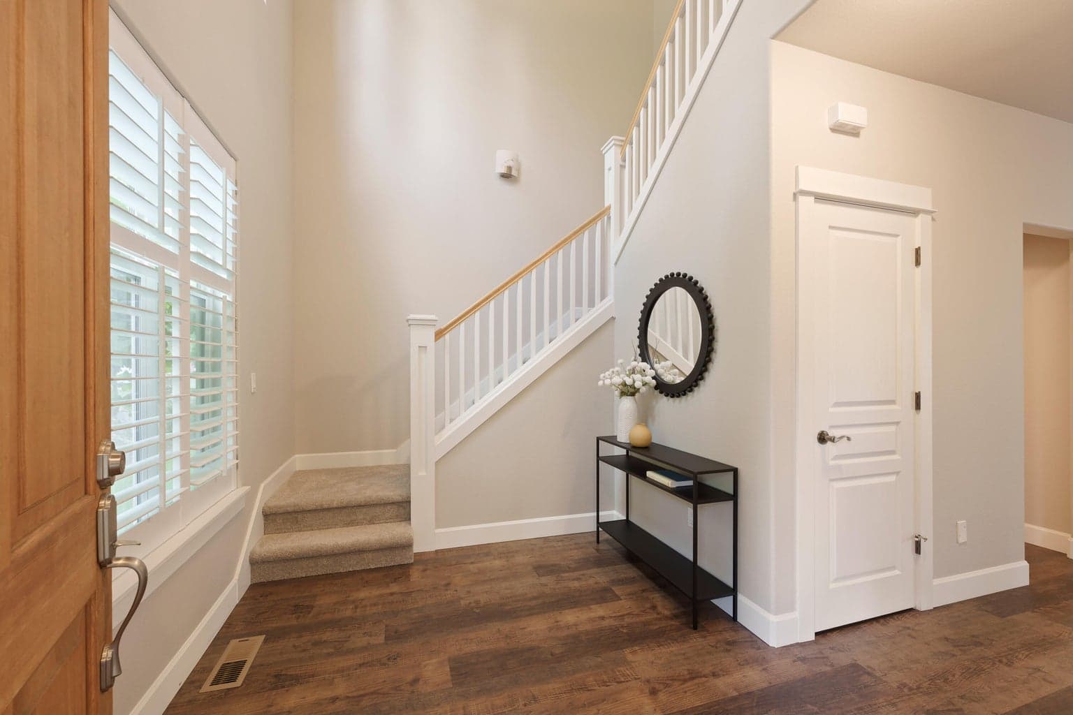 Photo of 1553 NW Lewis Street 7 of 45