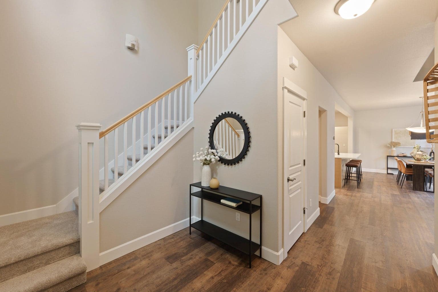 Photo of 1553 NW Lewis Street 8 of 45