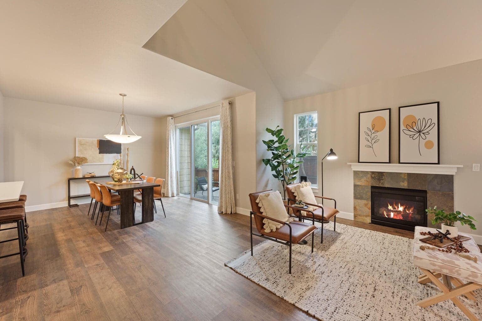 Photo of 1553 NW Lewis Street 10 of 45