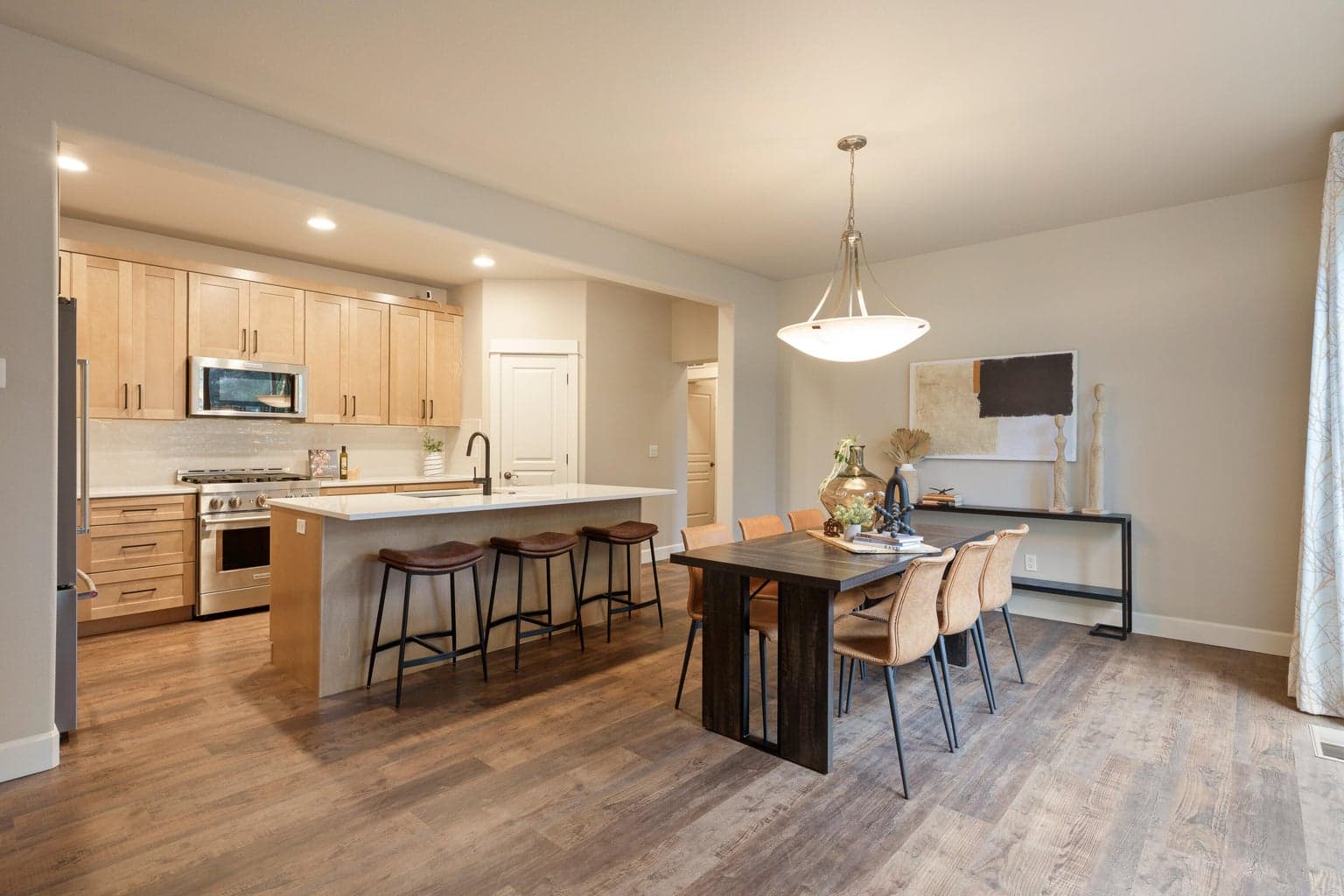 Photo of 1553 NW Lewis Street 14 of 45