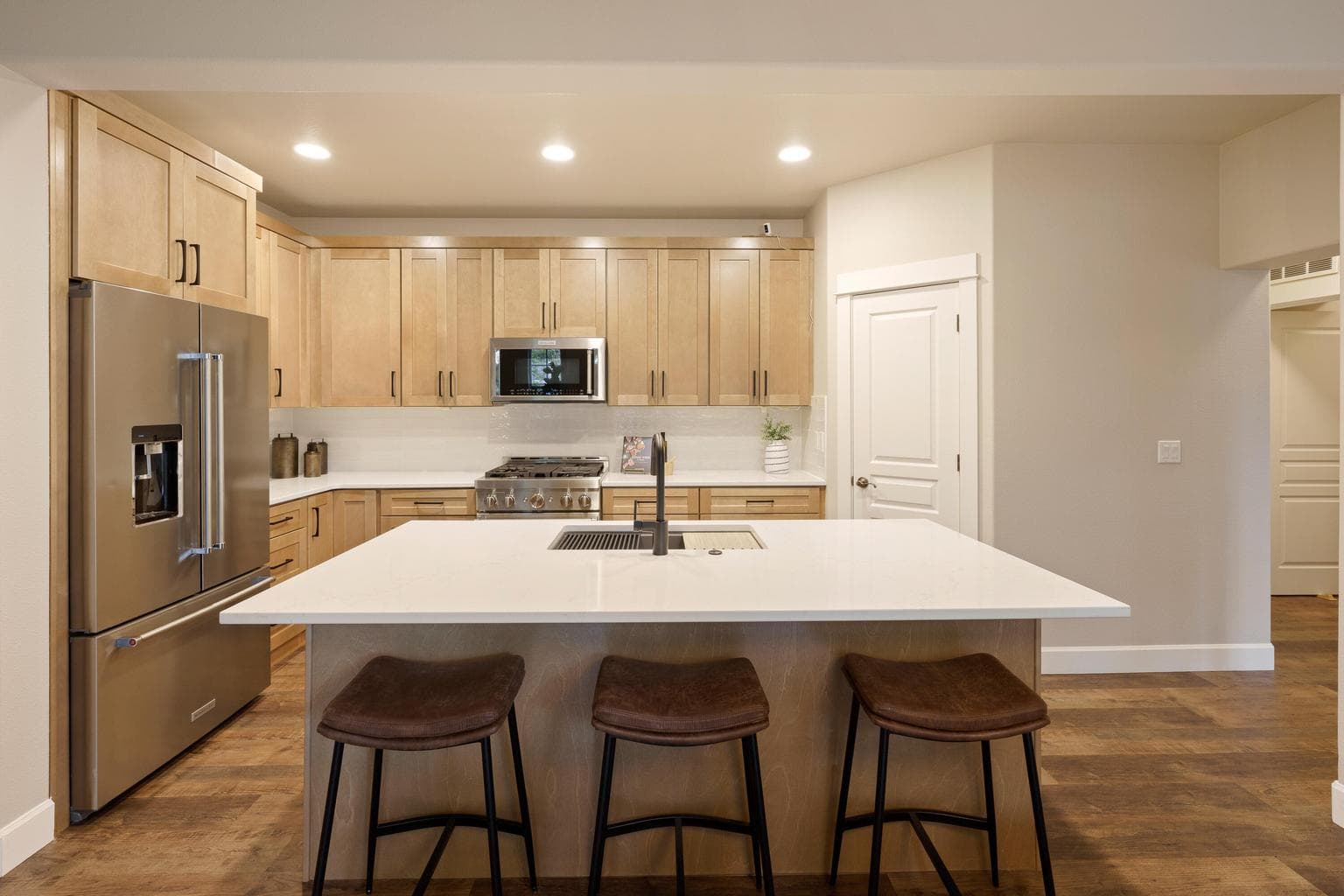 Photo of 1553 NW Lewis Street 16 of 45
