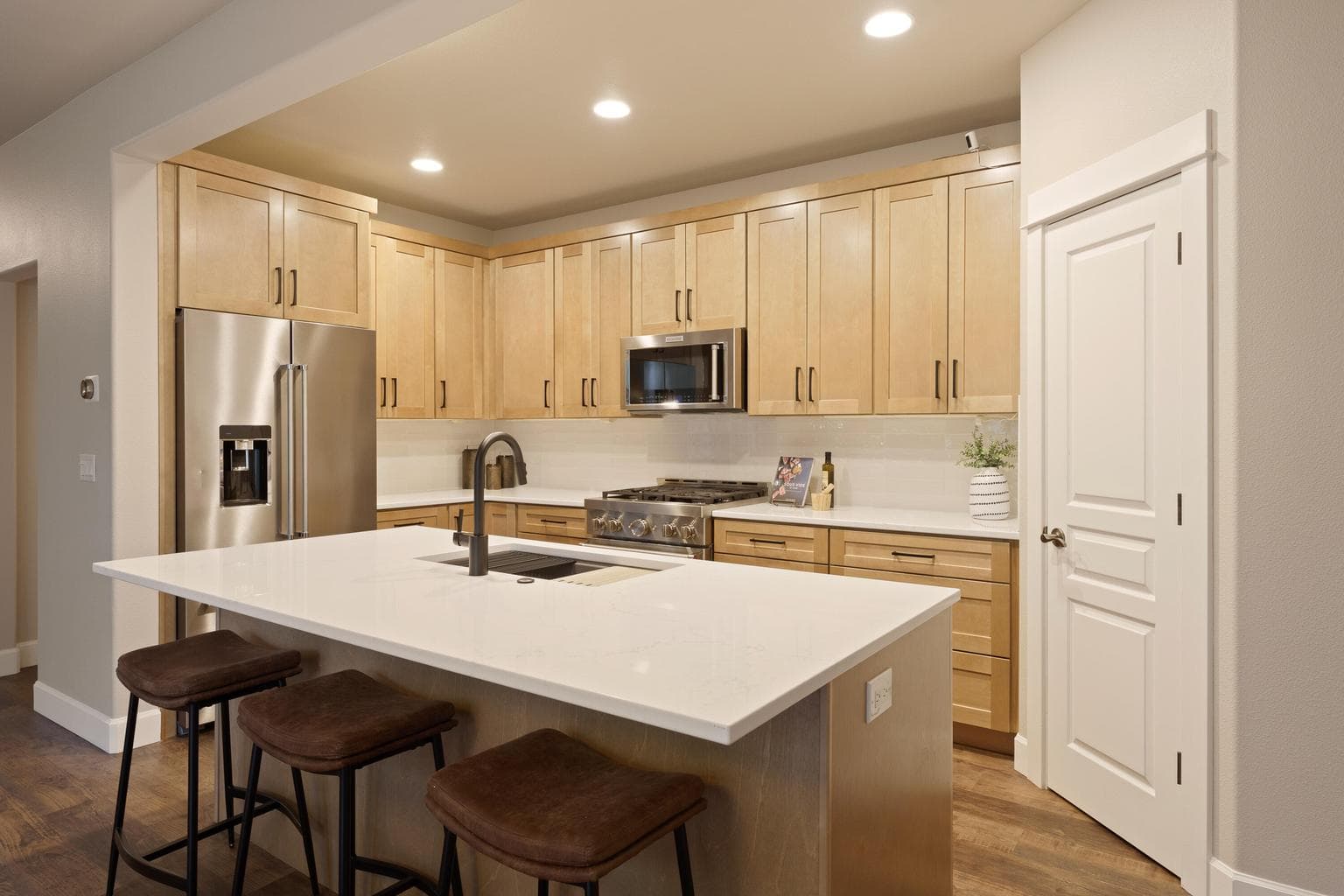 Photo of 1553 NW Lewis Street 17 of 45