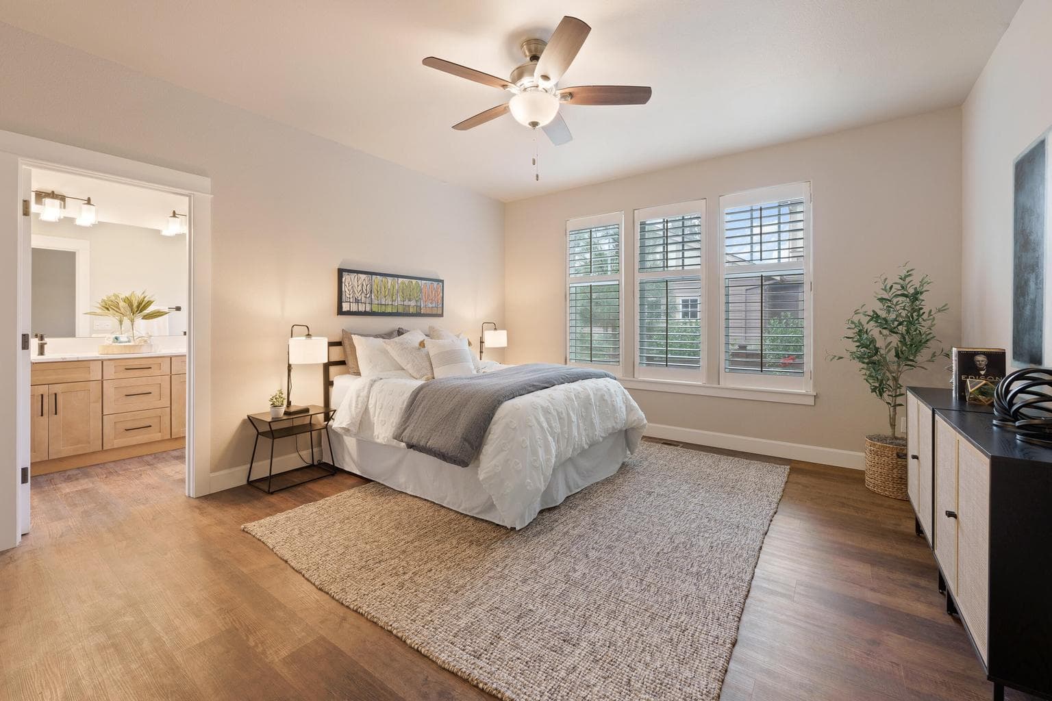 Photo of 1553 NW Lewis Street 23 of 45