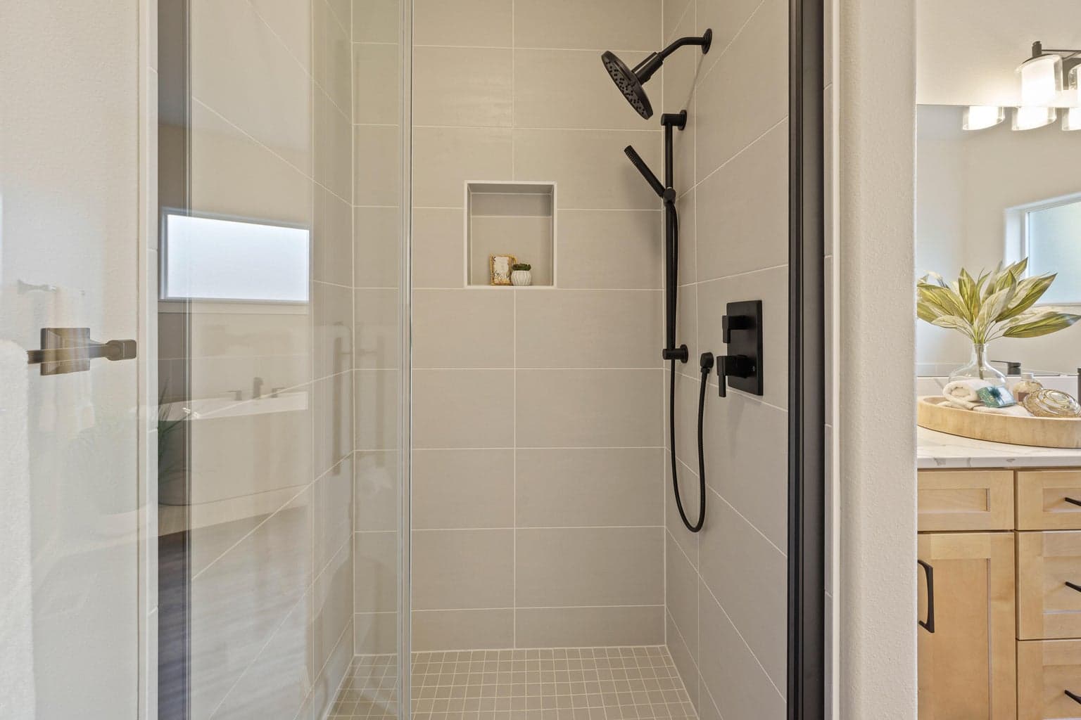 Photo of 1553 NW Lewis Street 27 of 45