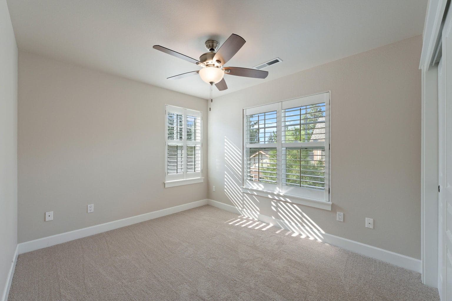 Photo of 1553 NW Lewis Street 30 of 45