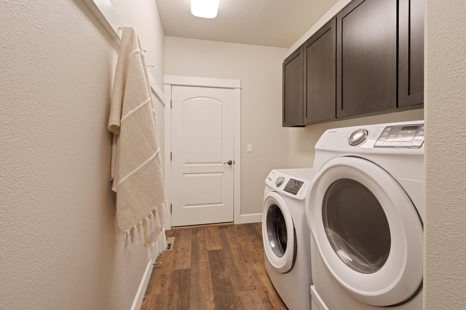 Photo of 1553 NW Lewis Street 33 of 45