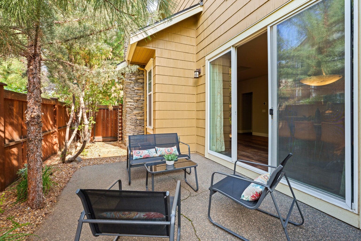 Photo of 1553 NW Lewis Street 36 of 45