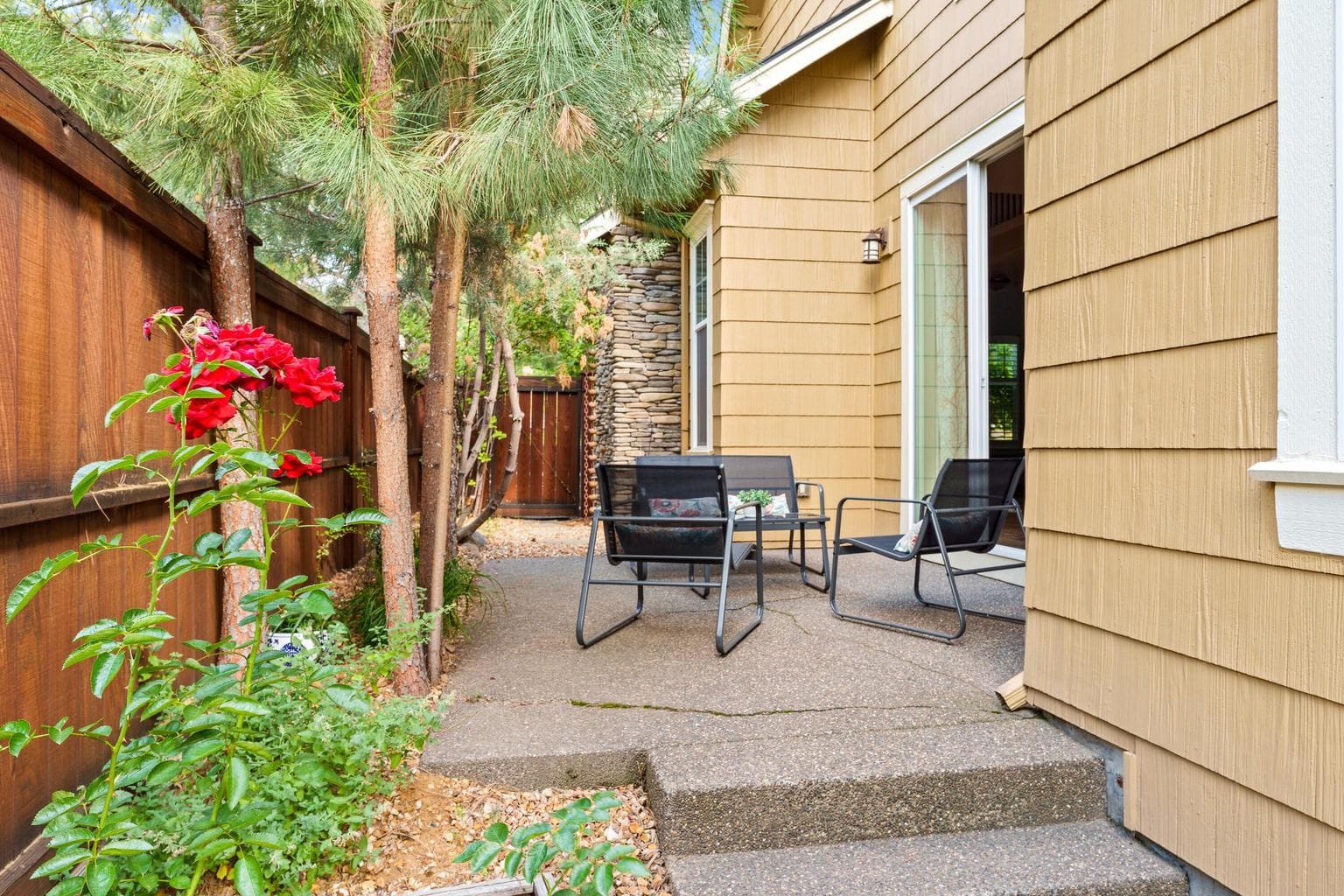 Photo of 1553 NW Lewis Street 40 of 45