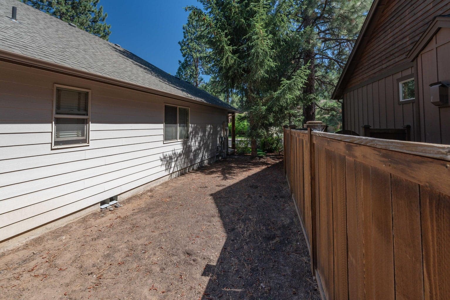 Ample side yard