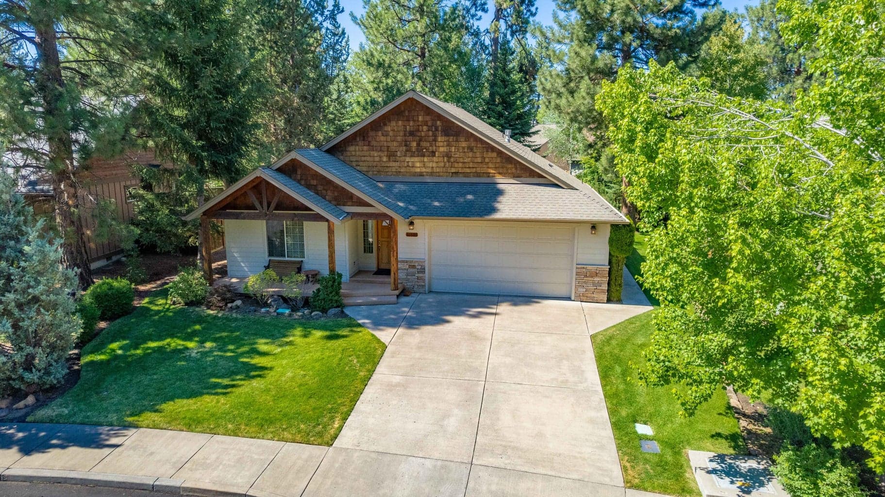 Welcome to 60933 Crested Butte in beautiful Mountain Pines.