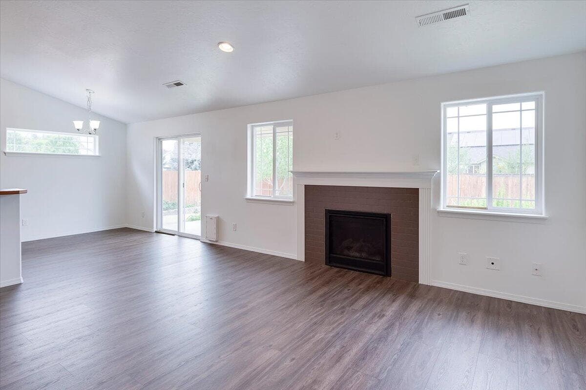 Photo of 367 32nd 5 of 23
