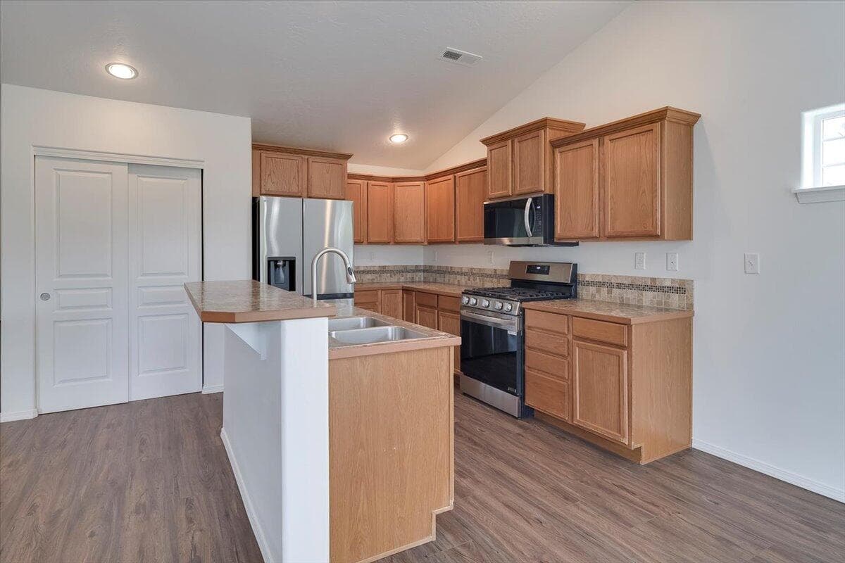 Photo of 367 SW 32nd Street 7 of 23
