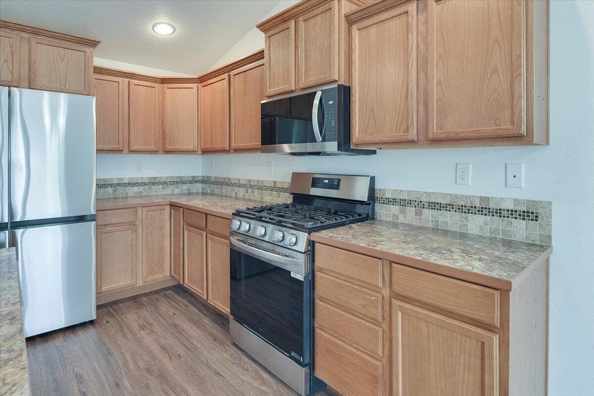Photo of 367 SW 32nd Street 8 of 23