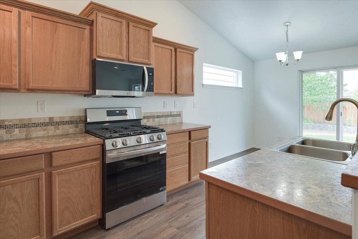 Photo of 367 SW 32nd Street 9 of 23