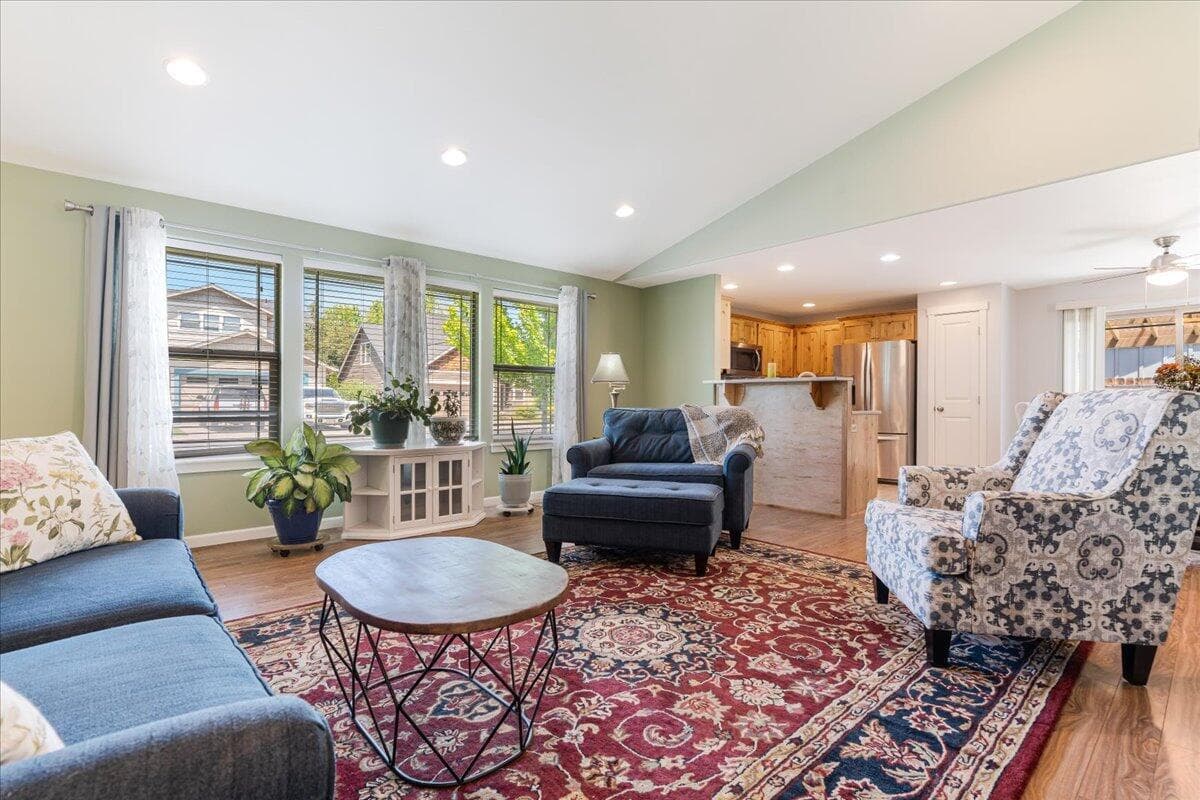 Photo of 1370 21st 4 of 25
