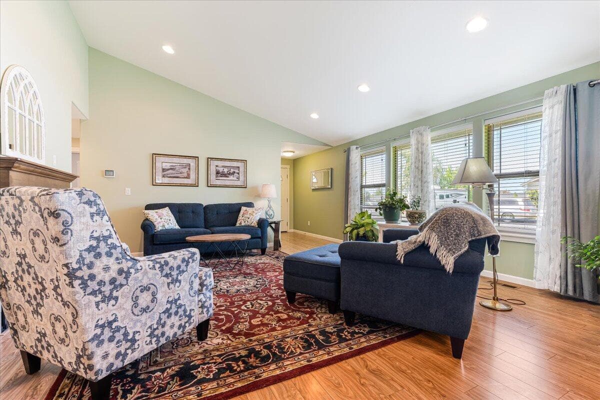 Photo of 1370 21st 5 of 25