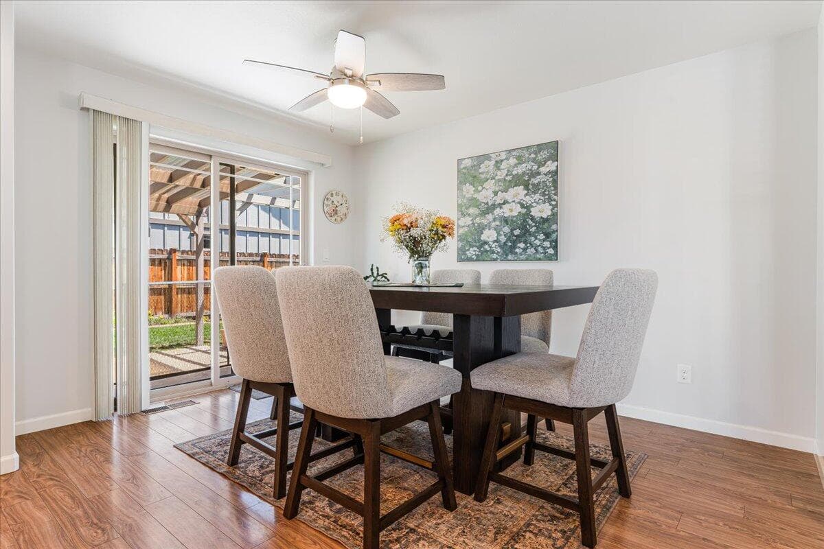 Photo of 1370 NW 21st Street 6 of 25