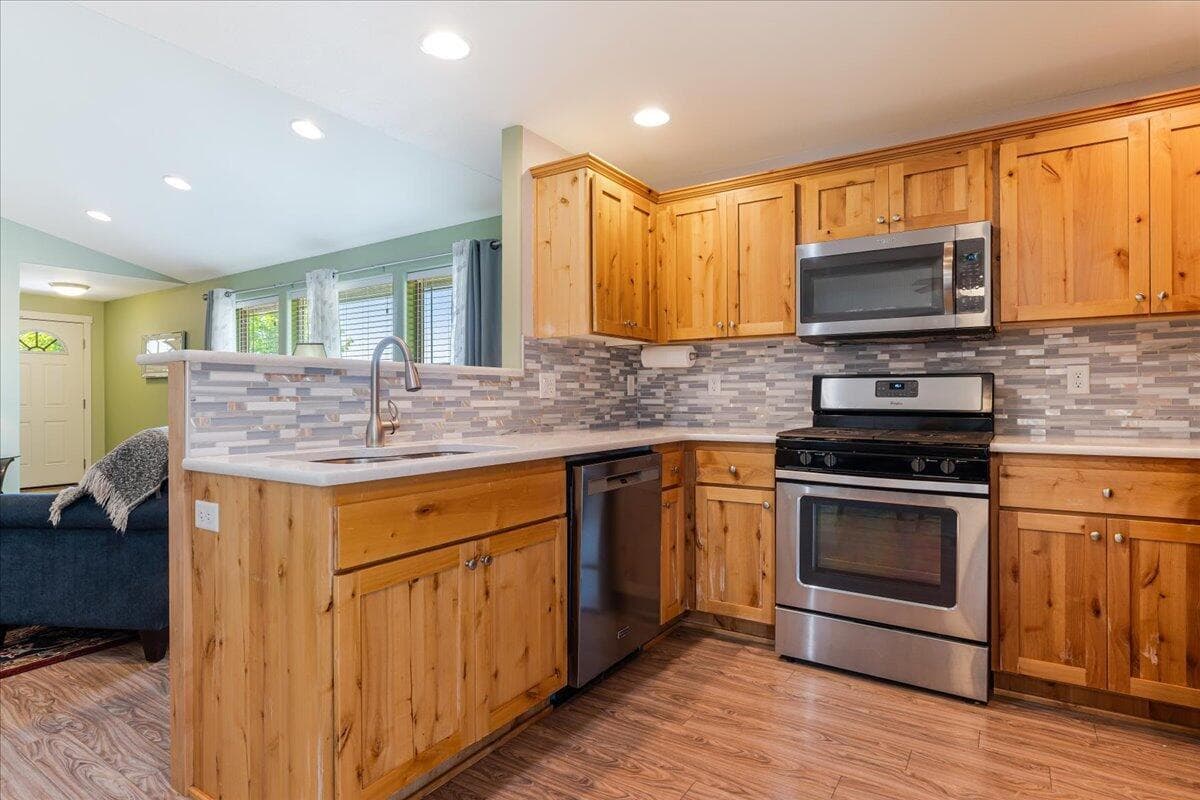 Photo of 1370 NW 21st Street 7 of 25