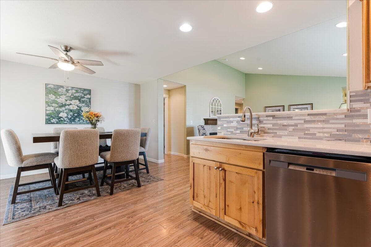 Photo of 1370 NW 21st Street 8 of 25