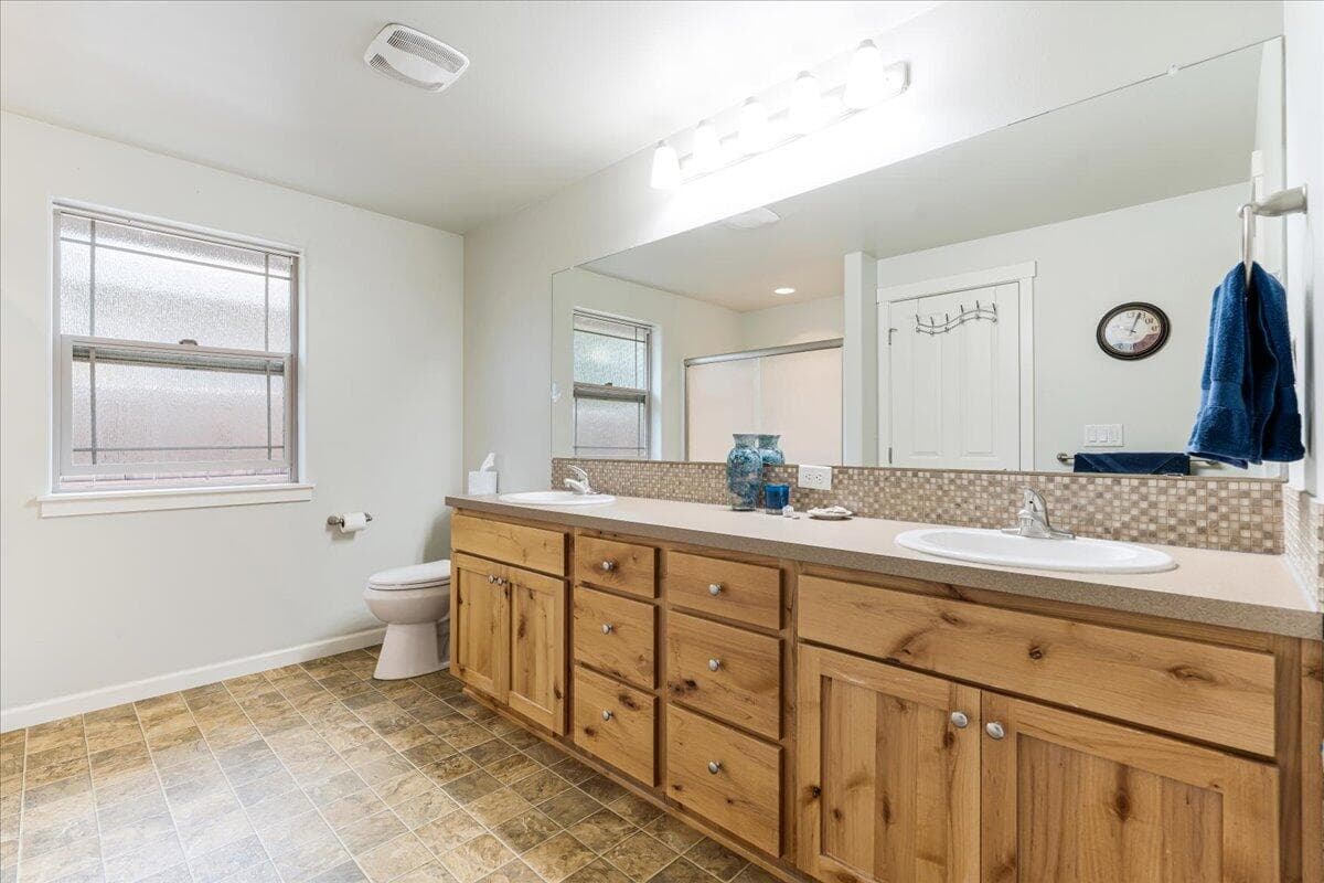 Photo of 1370 NW 21st Street 11 of 25