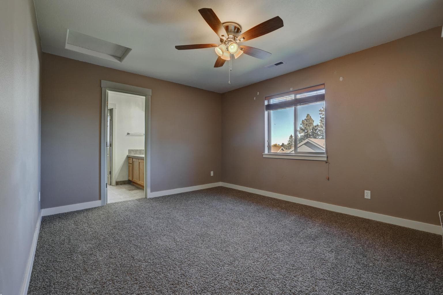 Photo of 61257 Bronze Meadow Lane 10 of 47