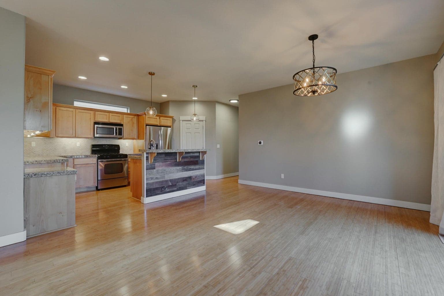 Photo of 61257 Bronze Meadow Lane 18 of 47