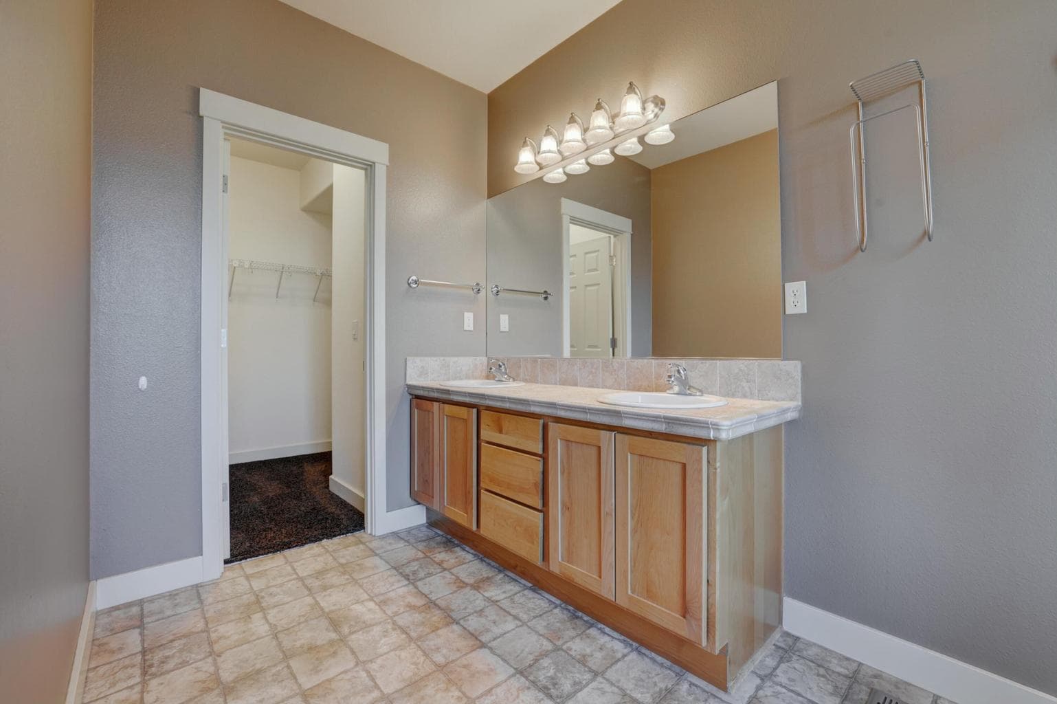 Photo of 61257 Bronze Meadow Lane 26 of 47
