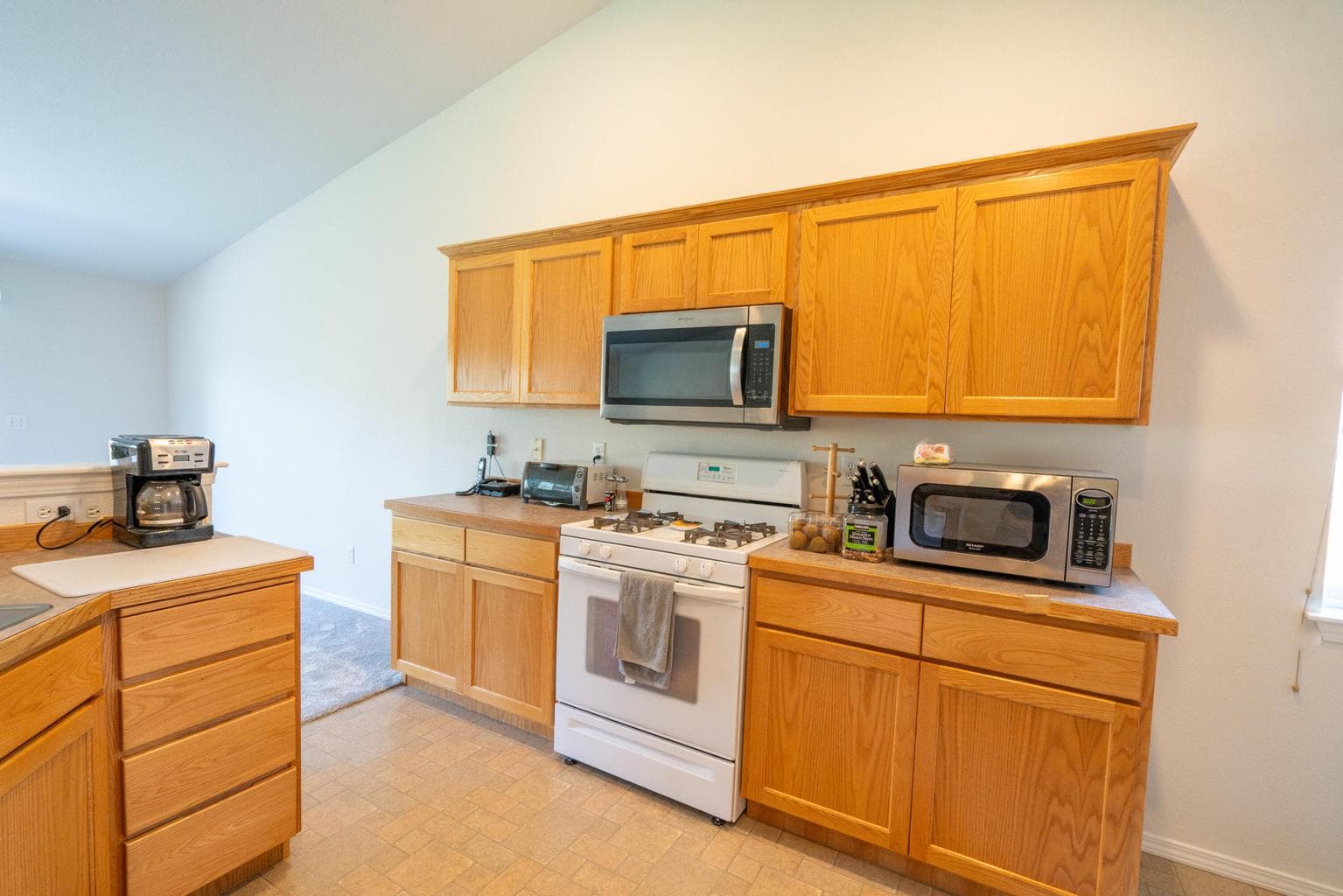 Photo of 2121 NW 20th Court 11 of 40