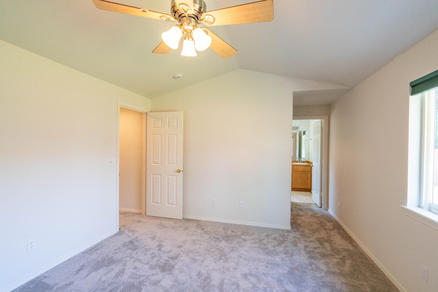 Photo of 2121 NW 20th Court 17 of 40