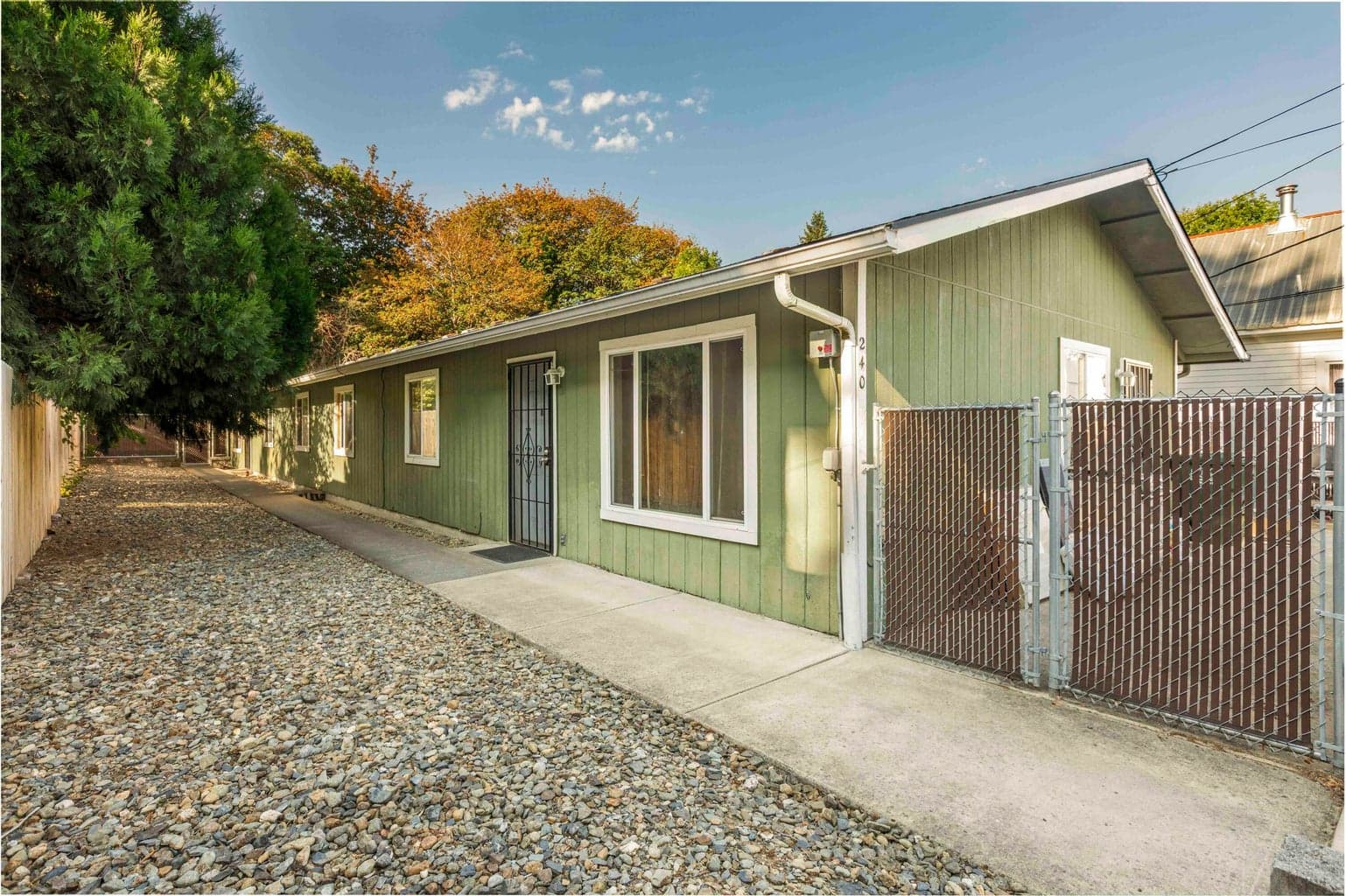 240 Gilbert, Glendale, 97442