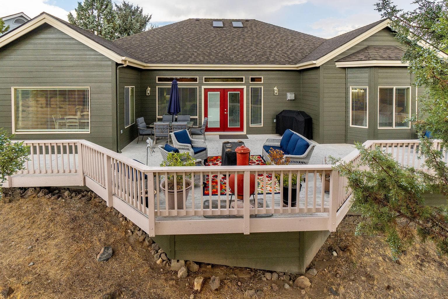 Expansive Deck